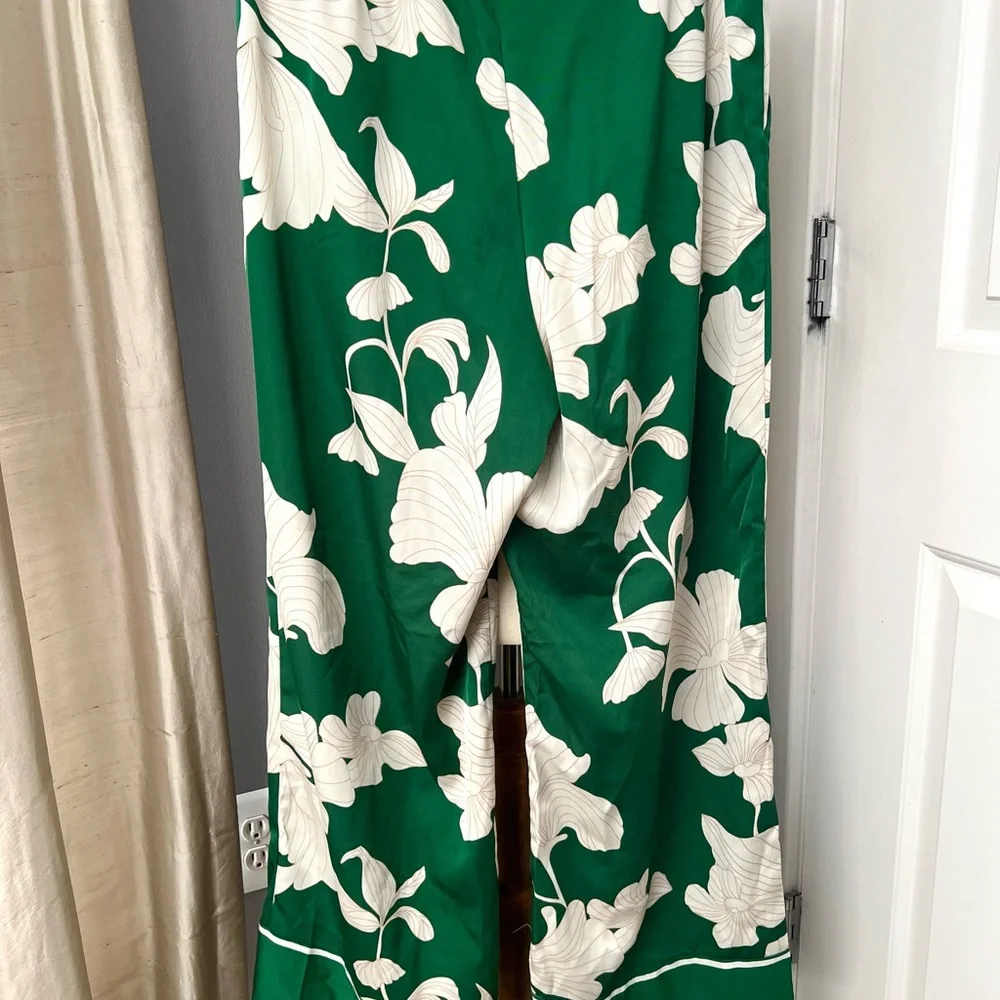 H&M Green Pants with White Leaf Pattern - Picture 5 of 12